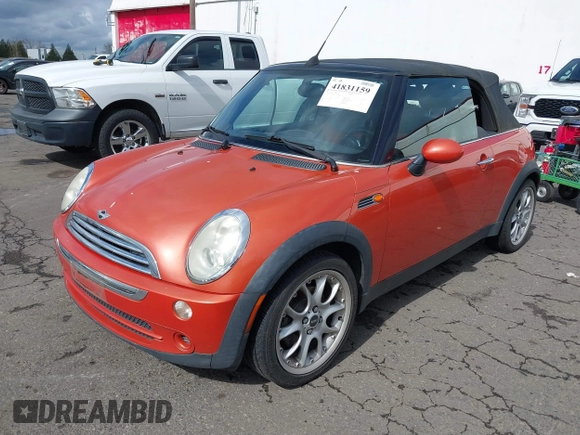 2005 MINI Convertible z VIN WMWRF33485TF60893, wystawiony jako IAAI lot #41831159 z przebiegiem 92 184 mil mil oraz . Historia ofert i sprzedaży dostępna na DreamBid. Obrazek 2.