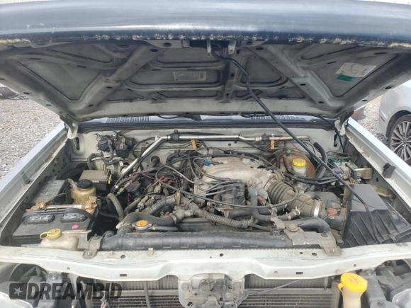 2001 Nissan Frontier SE z VIN 1N6ED27T51C307408, wystawiony jako Copart lot #57169705 z przebiegiem 323 598 mil mil oraz Czysty tytuł • Clean title. Historia ofert i sprzedaży dostępna na DreamBid. Obrazek 11.