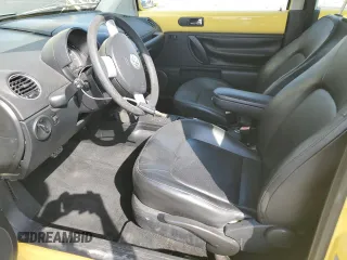 2010 Volkswagen New Beetle Coupe with VIN 3VWPG3AG5AM014477, listed as a Copart auction lot 72705134 with 132,244 mi miles and Salvage Title. Bid and sale history available at carsss.com. Image 7.