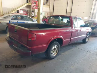 2000 GMC Sonoma SLS with VIN 1GTCS1946Y8171643, listed as a IAAI auction lot 41436352 with 139,815 mi miles. Bid and sale history available at carsss.com. Image 4.