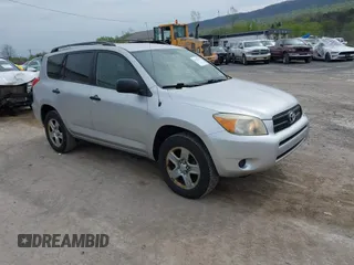 2006 Toyota RAV4 with VIN JTMZD33V766016092, listed as a IAAI auction lot 42102147 with 192,711 mi miles. Bid and sale history available at carsss.com. Image 1.