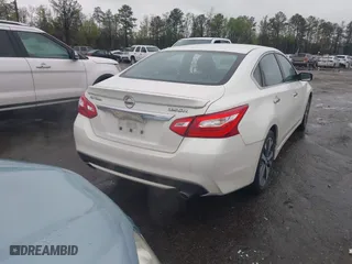 2016 Nissan Altima 3.5 SL with VIN 1N4BL3AP4GC163410, listed as a IAAI auction lot 41945963 with 111,715 mi miles. Bid and sale history available at carsss.com. Image 4.