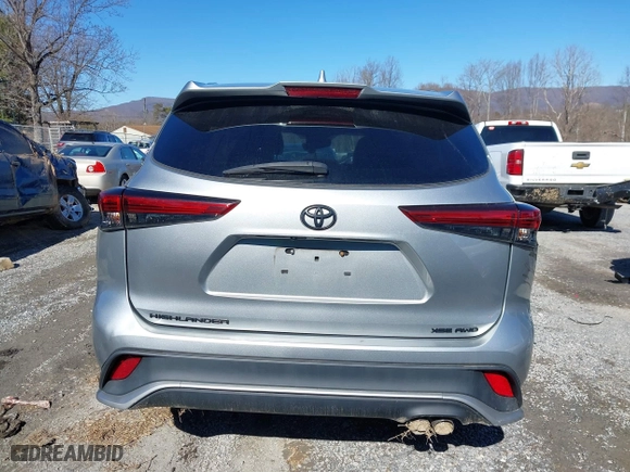 2021 Toyota Highlander XSE with VIN 5TDLZRBH8MS108802, listed as a IAAI auction lot 41645065 with 81,337 mi miles. Bid and sale history available at carsss.com. Image 17.