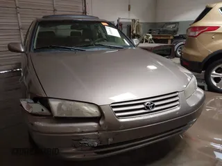 1999 Toyota Camry LE z VIN JT2BF28K7X0167855, wystawiony jako IAAI lot #41609230 z przebiegiem 242 398 mil mil oraz . Historia ofert i sprzedaży dostępna na DreamBid. Obrazek 6.