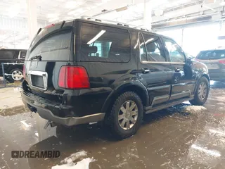2004 Lincoln Navigator Luxury z VIN 5LMFU28R24LJ32994, wystawiony jako IAAI lot #41264240 z przebiegiem 210 421 mil mil oraz . Historia ofert i sprzedaży dostępna na DreamBid. Obrazek 4.