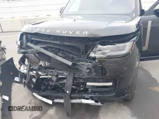 2025 Land Rover Range Rover SE z VIN SALKP9FU1SA280360, wystawiony jako IAAI lot #42067166 z przebiegiem 2 712 mil mil oraz . Historia ofert i sprzedaży dostępna na DreamBid. Obrazek 6.