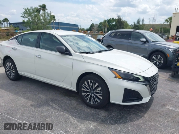 2025 Nissan Altima SV with VIN 1N4BL4DW9SN354116, listed as a IAAI auction lot 41757622 with 3,013 mi miles and . Bid and sale history available at DreamBid. Image 1.