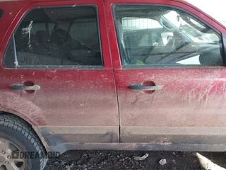 2005 Ford Escape XLT with VIN 1FMCU03155KC43333, listed as a IAAI auction lot 41391655 with 217,211 mi miles. Bid and sale history available at carsss.com. Image 13.