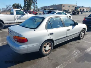 2000 Chevrolet Prizm z VIN 1Y1SK548XYZ426149, wystawiony jako IAAI lot #41495791 z przebiegiem 127 968 mil mil oraz . Historia ofert i sprzedaży dostępna na DreamBid. Obrazek 4.
