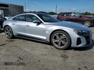 2022 Audi e-tron GT Premium Plus z VIN WAUFJBFW8N7006591, wystawiony jako Copart lot #71233664 z przebiegiem 41 317 mil mil oraz Szkody całkowita. Historia ofert i sprzedaży dostępna na DreamBid. Obrazek 4.