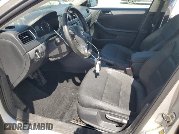 2012 Volkswagen Jetta TDI w/Premium & Nav z VIN 3VWLL7AJ9CM069918, wystawiony jako Copart lot #58237365 z przebiegiem 107 890 mil mil oraz Szkoda całkowita • Salvage title. Historia ofert i sprzedaży dostępna na DreamBid. Obrazek 7.