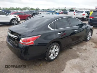 2015 Nissan Altima SL z VIN 1N4AL3AP5FC189105, wystawiony jako IAAI lot #42120835 z przebiegiem 140 341 mil mil oraz . Historia ofert i sprzedaży dostępna na DreamBid. Obrazek 4.