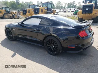 2018 Ford Mustang GT z VIN 1FA6P8CF5J5135182, wystawiony jako Copart lot #55926915 z przebiegiem 18 469 mil mil oraz Szkoda całkowita • Salvage title. Historia ofert i sprzedaży dostępna na DreamBid. Obrazek 2.
