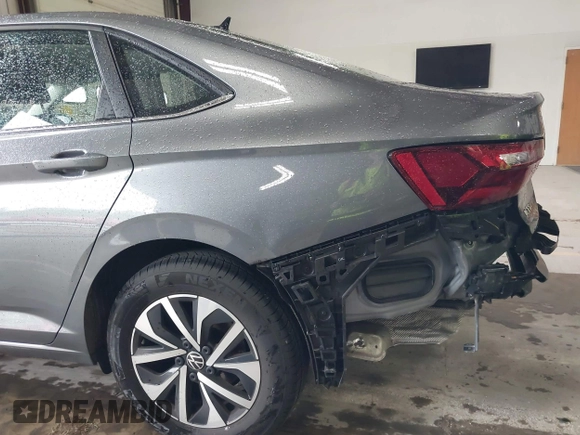 2024 Volkswagen Jetta S with VIN 3VW5M7BU2RM039540, listed as a IAAI auction lot 42422981 with 17,568 mi miles and . Bid and sale history available at DreamBid. Image 19.