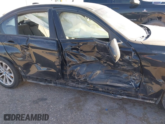 2018 BMW 3 Series 320i xDrive z VIN WBA8A3C52JA494542, wystawiony jako IAAI lot #41371426 z przebiegiem Nie podano mil oraz . Historia ofert i sprzedaży dostępna na DreamBid. Obrazek 6.