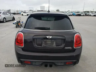 2015 MINI Hardtop 4 Door S z VIN WMWXU3C5XF2B56104, wystawiony jako Copart lot #51189075 z przebiegiem 113 586 mil mil oraz Szkoda całkowita • Salvage title. Historia ofert i sprzedaży dostępna na DreamBid. Obrazek 6.