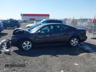 2007 Pontiac Grand Prix z VIN 2G2WP552371177822, wystawiony jako IAAI lot #41802854 z przebiegiem 105 913 mil mil oraz . Historia ofert i sprzedaży dostępna na DreamBid. Obrazek 14.