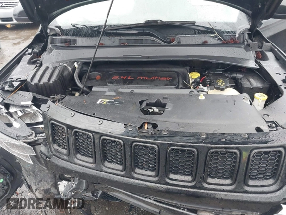 2018 Jeep Compass Latitude with VIN 3C4NJDBB0JT298644, listed as a IAAI auction lot 41581635 with 101,077 mi miles. Bid and sale history available at carsss.com. Image 10.
