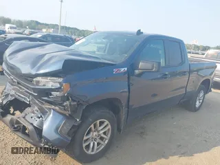 2019 Chevrolet Silverado 1500 RST with VIN 1GCRYEED8KZ353738, listed as a IAAI auction lot 40343310 with 96,077 mi miles and . Bid and sale history available at DreamBid. Image 2.