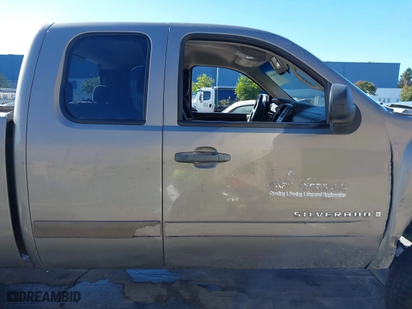 2007 Chevrolet Silverado 1500 LT w/1LT with VIN 1GCEC19J07E580345, listed as a IAAI auction lot 40884974 with 277,971 mi miles. Bid and sale history available at carsss.com. Image 14.