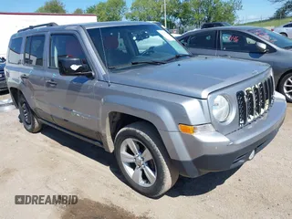 2016 Jeep Patriot Latitude z VIN 1C4NJPFA1GD612920, wystawiony jako IAAI lot #42274901 z przebiegiem 187 559 mil mil oraz . Historia ofert i sprzedaży dostępna na DreamBid. Obrazek 1.