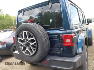 2025 Jeep Wrangler Sahara with VIN 1C4PJXEN0SW526234, listed as a IAAI auction lot 42193898 with Not Provided miles and . Bid and sale history available at carsss.com. Image 16.