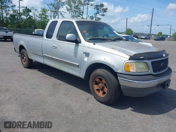 2002 Ford F-150 XL with VIN 1FTRX17W22NA55784, listed as a IAAI auction lot 41958686 with 278,064 mi miles. Bid and sale history available at carsss.com. Image 1.