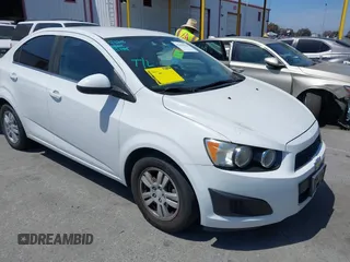 2014 Chevrolet Sonic LT с VIN 1G1JC5SH1E4198365, выставлен на аукционе IAAI как лот 42100414 с пробегом 149 616 миль миль и . История ставок и продаж доступна на DreamBid. Изображение 1.