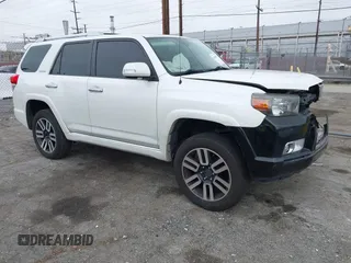 2011 Toyota 4Runner Trail z VIN JTEBU5JR3B5053574, wystawiony jako IAAI lot #42418821 z przebiegiem 272 235 mil mil oraz . Historia ofert i sprzedaży dostępna na DreamBid. Obrazek 1.