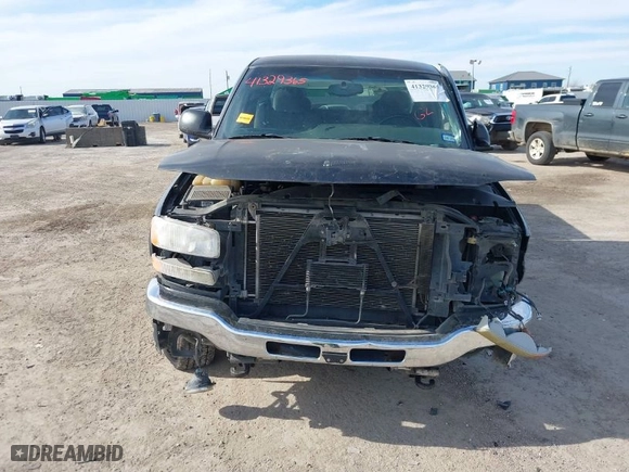 2004 GMC Sierra 2500HD SLT with VIN 1GTHK29UX4E331790, listed as a IAAI auction lot 41329365 with 214,721 mi miles. Bid and sale history available at carsss.com. Image 13.