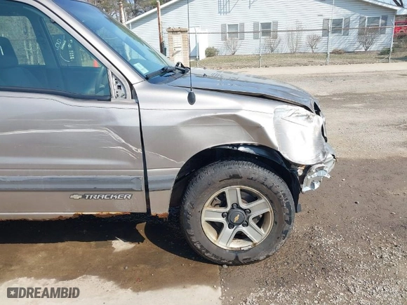 2002 Chevrolet Tracker with VIN 2CNBJ13C026911257, listed as a IAAI auction lot 41760465 with NaN miles. Bid and sale history available at carsss.com. Image 18.