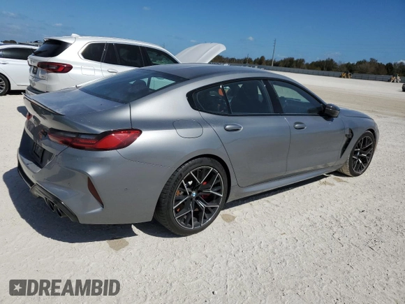 2024 BMW M8 Competition z VIN WBSGV0C02RCN81436, wystawiony jako Copart lot #76872664 z przebiegiem Nie podano mil oraz Nie do naprawy • Non repairable. Historia ofert i sprzedaży dostępna na DreamBid. Obrazek 3.