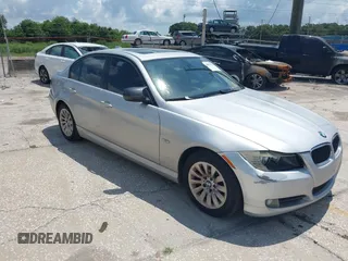 2009 BMW 3 Series 328i z VIN WBAPH77579NM45219, wystawiony jako IAAI lot #40080553 z przebiegiem 188 905 mil mil oraz . Historia ofert i sprzedaży dostępna na DreamBid. Obrazek 1.
