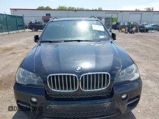 2012 BMW X5 35d z VIN 5UXZW0C51CL665326, wystawiony jako IAAI lot #42633853 z przebiegiem Nie podano mil oraz . Historia ofert i sprzedaży dostępna na DreamBid. Obrazek 12.