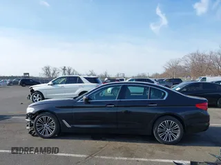 2018 BMW 5 Series 530i xDrive с VIN WBAJA7C55JWA71551, выставлен на аукционе IAAI как лот 41779459 с пробегом 155 424 миль миль и . История ставок и продаж доступна на DreamBid. Изображение 15.