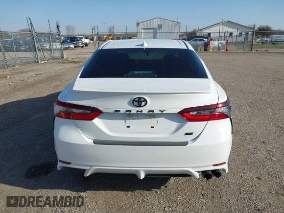 2022 Toyota Camry SE z VIN 4T1G11AK8NU644181, wystawiony jako IAAI lot #41979152 z przebiegiem 30 384 mil mil oraz . Historia ofert i sprzedaży dostępna na DreamBid. Obrazek 16.