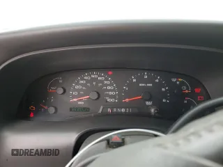2003 Ford Excursion XLT z VIN 1FMNU41S83EA16158, wystawiony jako Copart lot #73062414 z przebiegiem 353 053 mil mil oraz Czysty tytuł • Clean title. Historia ofert i sprzedaży dostępna na DreamBid. Obrazek 9.