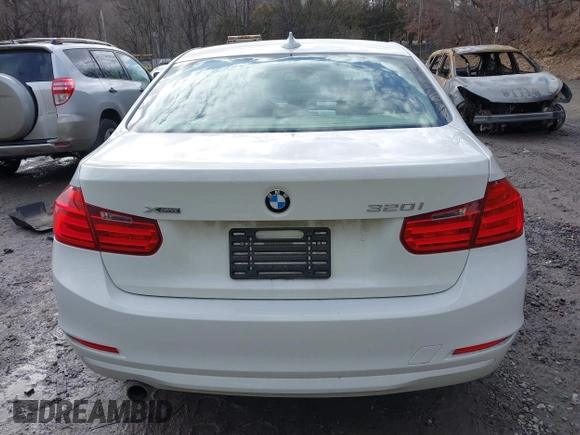 2014 BMW 3 Series 320i xDrive с VIN WBA3C3G58ENS68194, выставлен на аукционе IAAI как лот 41732422 с пробегом 103 206 миль миль и . История ставок и продаж доступна на DreamBid. Изображение 16.