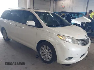 2011 Toyota Sienna XLE z VIN 5TDDK3DCXBS005286, wystawiony jako IAAI lot #42264233 z przebiegiem 208 750 mil mil oraz . Historia ofert i sprzedaży dostępna na DreamBid. Obrazek 1.