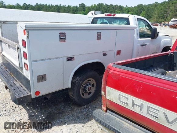 2009 GMC Sierra 2500HD z VIN 1GDHC44K49F172342, wystawiony jako IAAI lot #42172314 z przebiegiem 372 877 mil mil oraz . Historia ofert i sprzedaży dostępna na DreamBid. Obrazek 4.