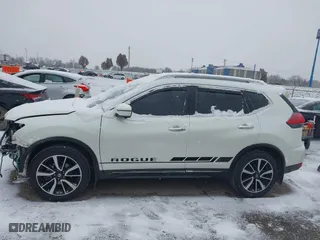 2017 Nissan Rogue SL with VIN 5N1AT2MV9HC792104, listed as a IAAI auction lot 40991192 with 82,393 mi miles. Bid and sale history available at carsss.com. Image 15.