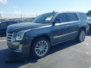 2019 Cadillac Escalade Premium Luxury z VIN 1GYS3CKJ5KR249877, wystawiony jako IAAI lot #42330256 z przebiegiem 46 624 mil mil oraz . Historia ofert i sprzedaży dostępna na DreamBid. Obrazek 2.