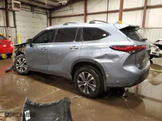2022 Toyota Highlander XLE with VIN 5TDHZRBHXNS201361, listed as a Copart auction lot 88859475 with 45,942 mi miles and Salvage Title. Bid and sale history available at carsss.com. Image 2.