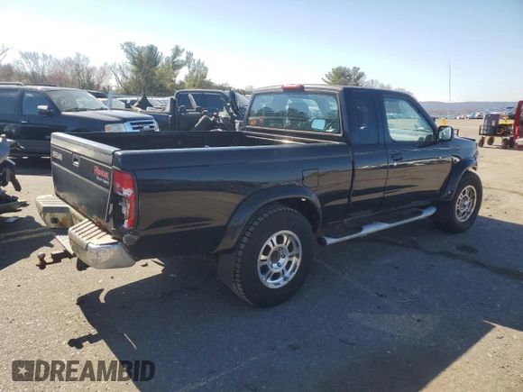 2000 Nissan Frontier XE z VIN 1N6ED26T3YC411827, wystawiony jako Copart lot #48612455 z przebiegiem 140 373 mil mil oraz Czysty tytuł • Clean title. Historia ofert i sprzedaży dostępna na DreamBid. Obrazek 3.