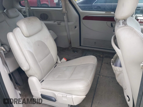2005 Chrysler Town & Country Limited with VIN 2C8GP64L75R365241, listed as a IAAI auction lot 42147460 with 255,540 mi miles. Bid and sale history available at carsss.com. Image 8.