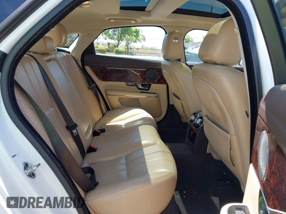 2012 Jaguar XJ z VIN SAJWA1CB4CLV33824, wystawiony jako IAAI lot #42279485 z przebiegiem 147 376 mil mil oraz . Historia ofert i sprzedaży dostępna na DreamBid. Obrazek 8.