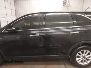 2020 Kia Sorento LX with VIN 5XYPG4A31LG688390, listed as a IAAI auction lot 41584820 with 116,916 mi miles. Bid and sale history available at carsss.com. Image 14.