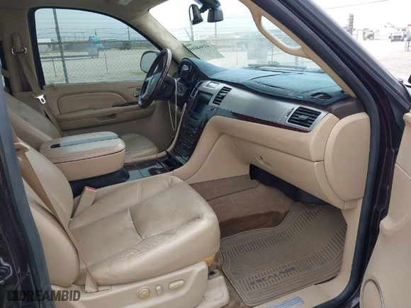 2009 Cadillac Escalade with VIN 1GYFK23299R205378, listed as a IAAI auction lot 41564695 with 154,089 mi miles. Bid and sale history available at carsss.com. Image 5.