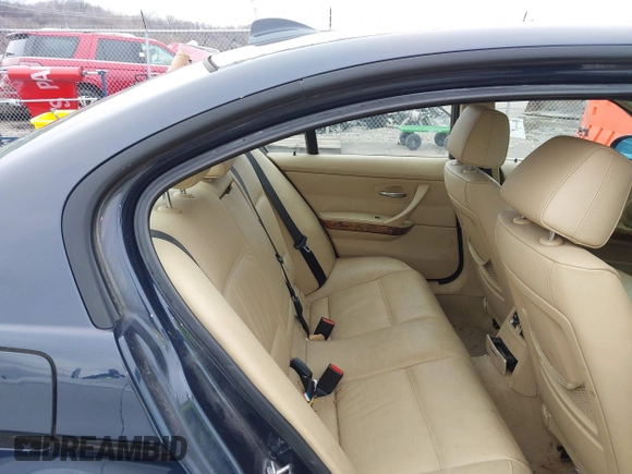2006 BMW 3 Series 325i with VIN WBAVB17586NK40817, listed as a IAAI auction lot 41514714 with 156,789 mi miles. Bid and sale history available at carsss.com. Image 8.