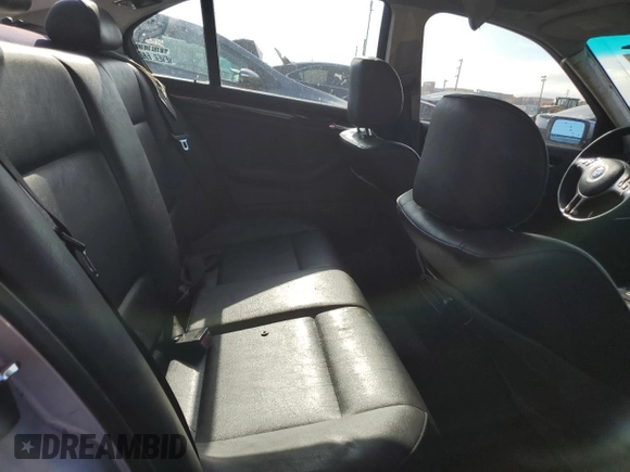 2002 BMW 3 Series 325i with VIN WBAEV33472KL73547, listed as a Copart auction lot 57667895 with 350,318 mi miles and Salvage title. Bid and sale history available at DreamBid. Image 10.